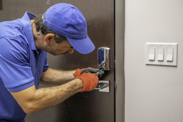 locksmith fixes lockout dependable commercial lock out service provider in chester, pa